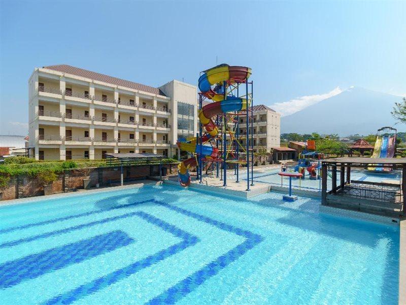 Reddoorz Resort Premium @ Sangkan Hurip Kuningan Exteriör bild