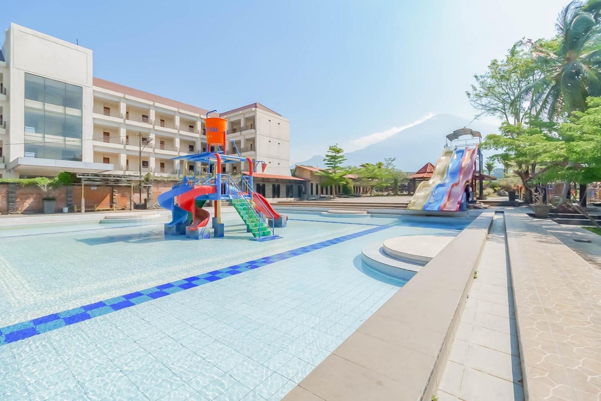Reddoorz Resort Premium @ Sangkan Hurip Kuningan Exteriör bild