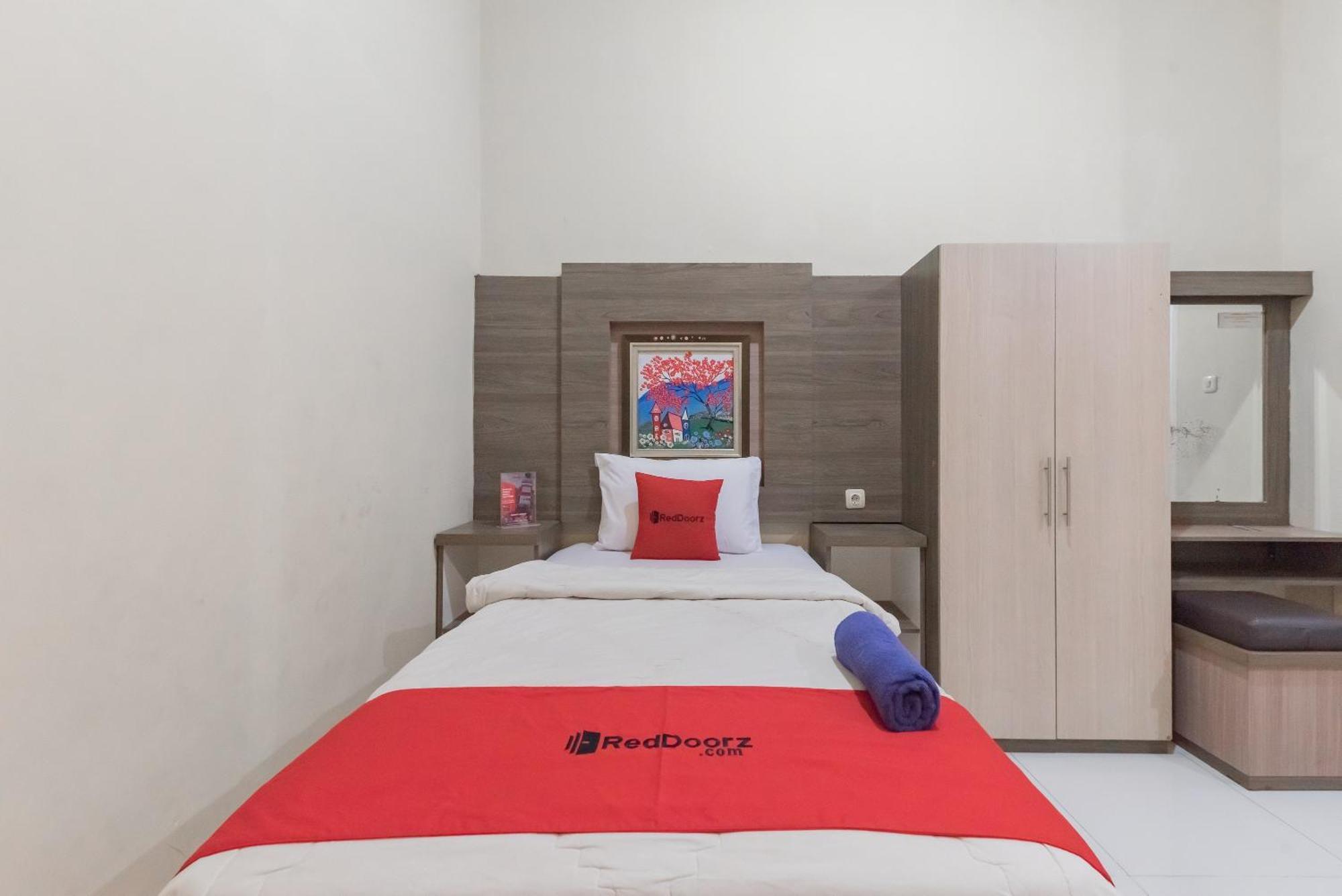 Reddoorz Resort Premium @ Sangkan Hurip Kuningan Exteriör bild