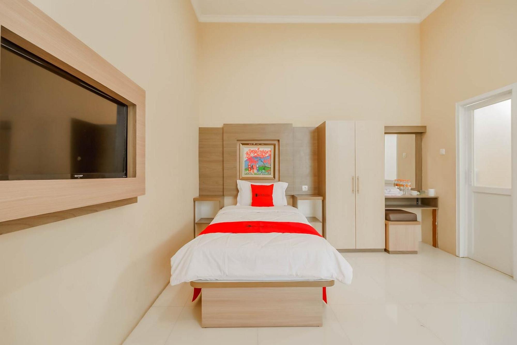 Reddoorz Resort Premium @ Sangkan Hurip Kuningan Exteriör bild