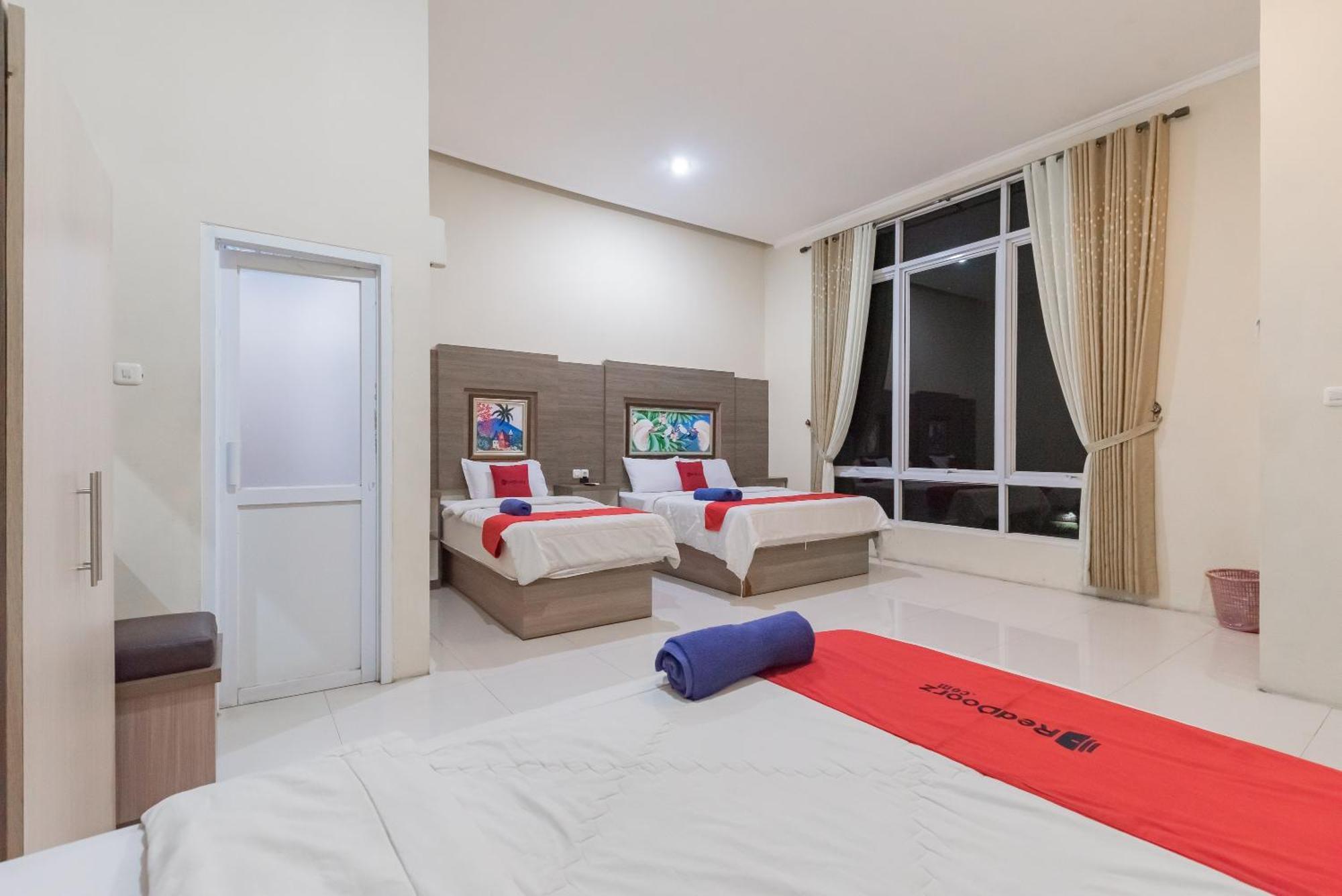 Reddoorz Resort Premium @ Sangkan Hurip Kuningan Exteriör bild