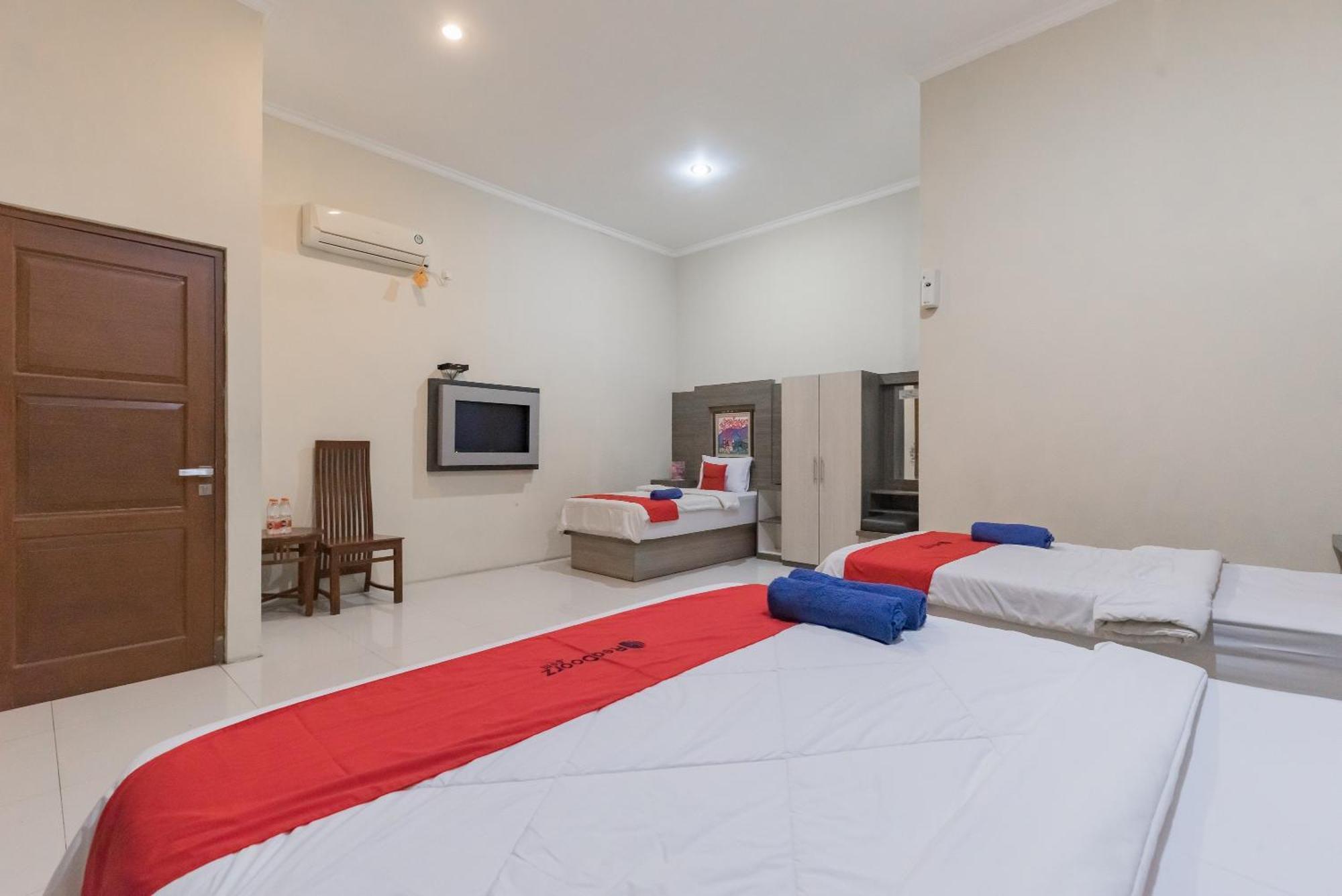 Reddoorz Resort Premium @ Sangkan Hurip Kuningan Exteriör bild