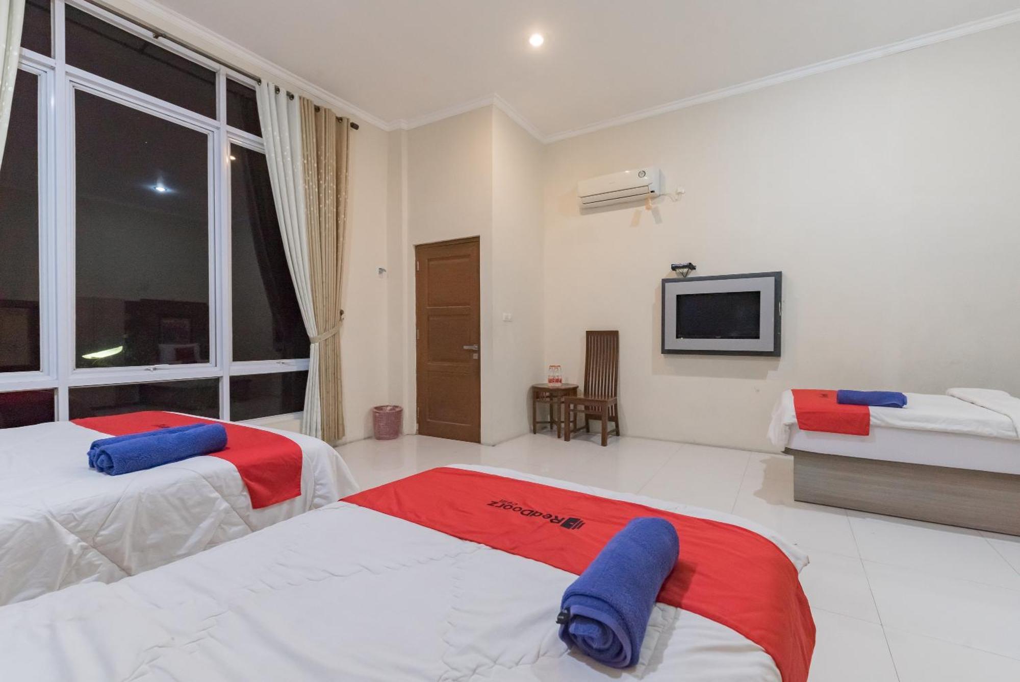 Reddoorz Resort Premium @ Sangkan Hurip Kuningan Exteriör bild