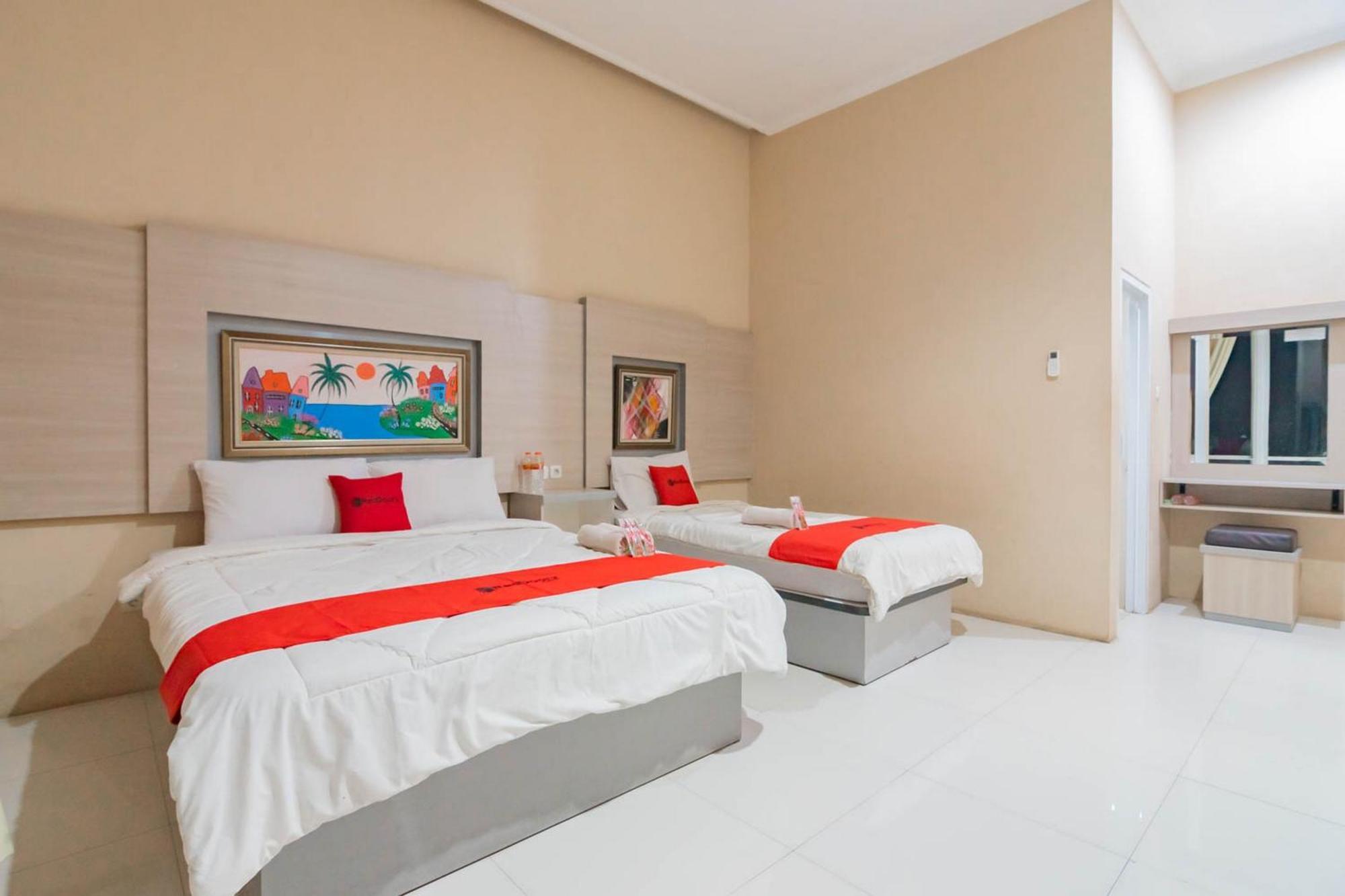 Reddoorz Resort Premium @ Sangkan Hurip Kuningan Exteriör bild