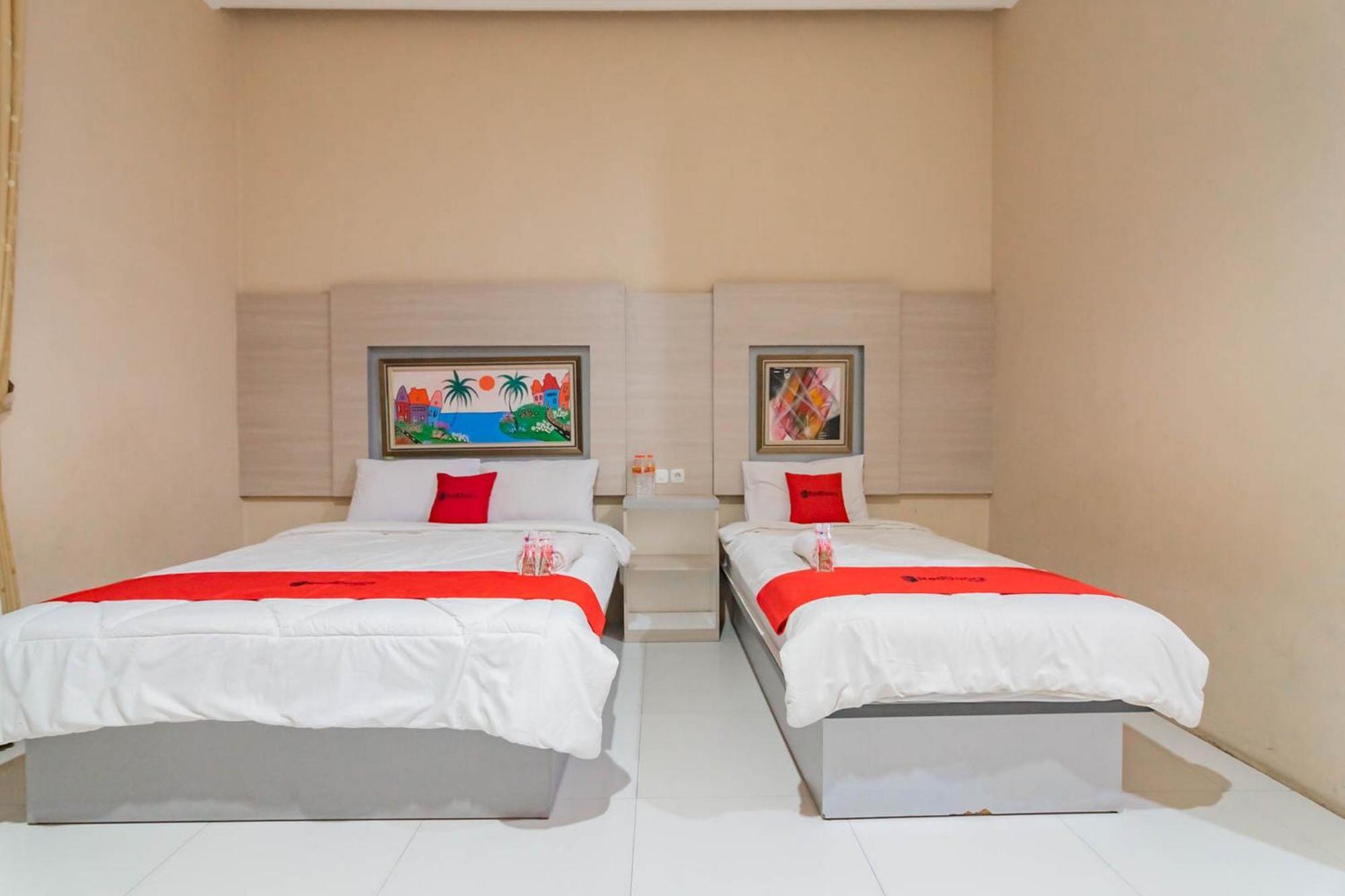 Reddoorz Resort Premium @ Sangkan Hurip Kuningan Exteriör bild