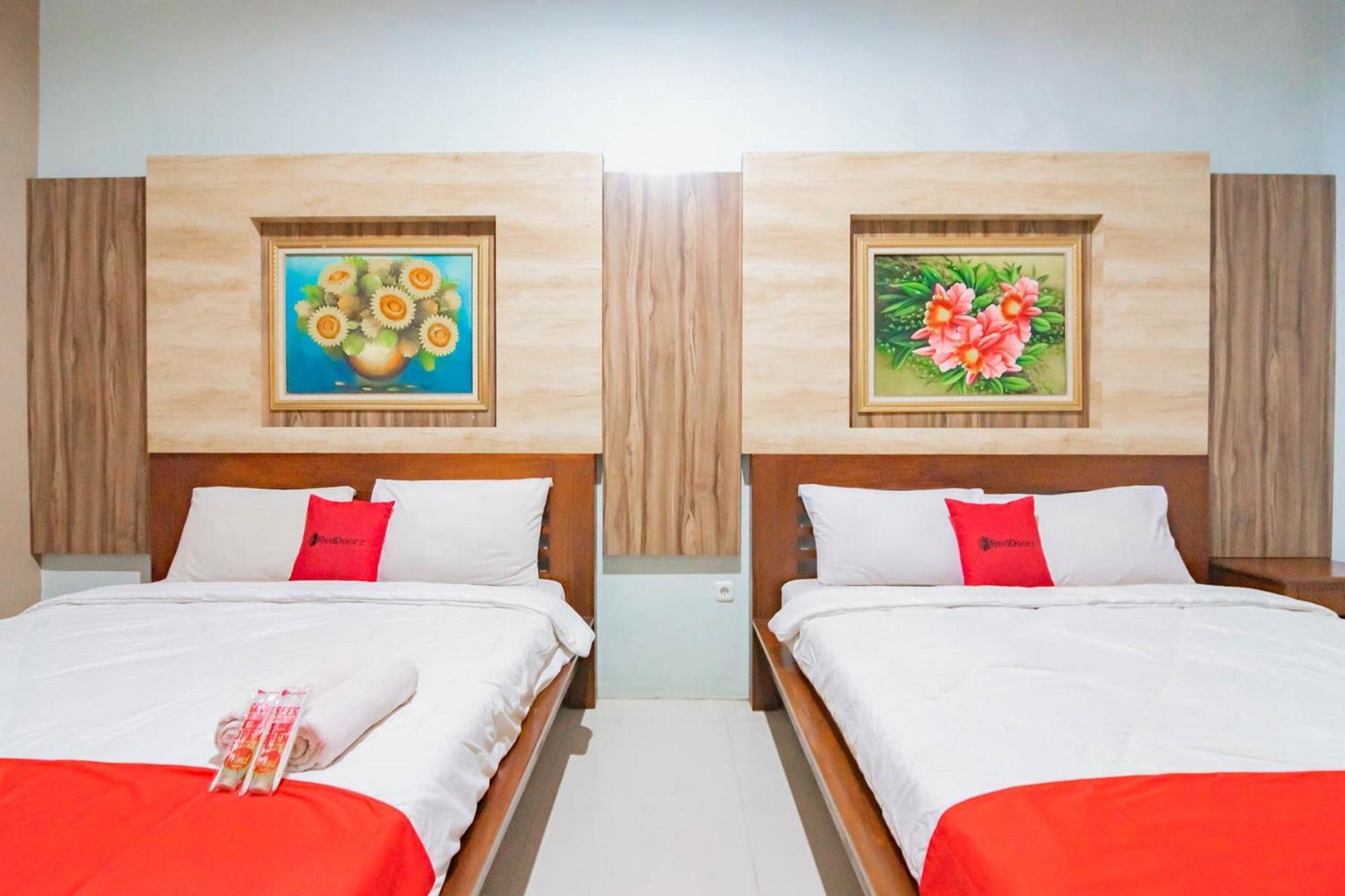 Reddoorz Resort Premium @ Sangkan Hurip Kuningan Exteriör bild