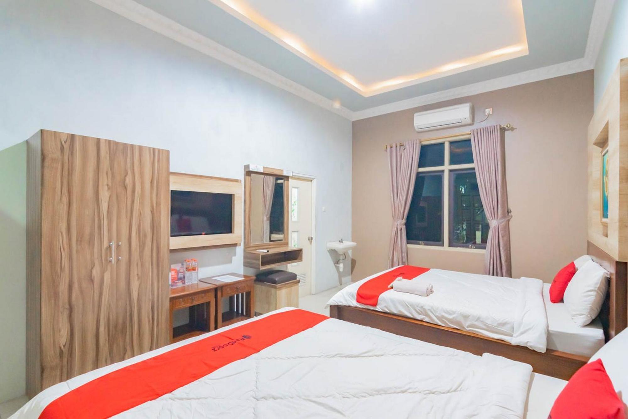 Reddoorz Resort Premium @ Sangkan Hurip Kuningan Exteriör bild