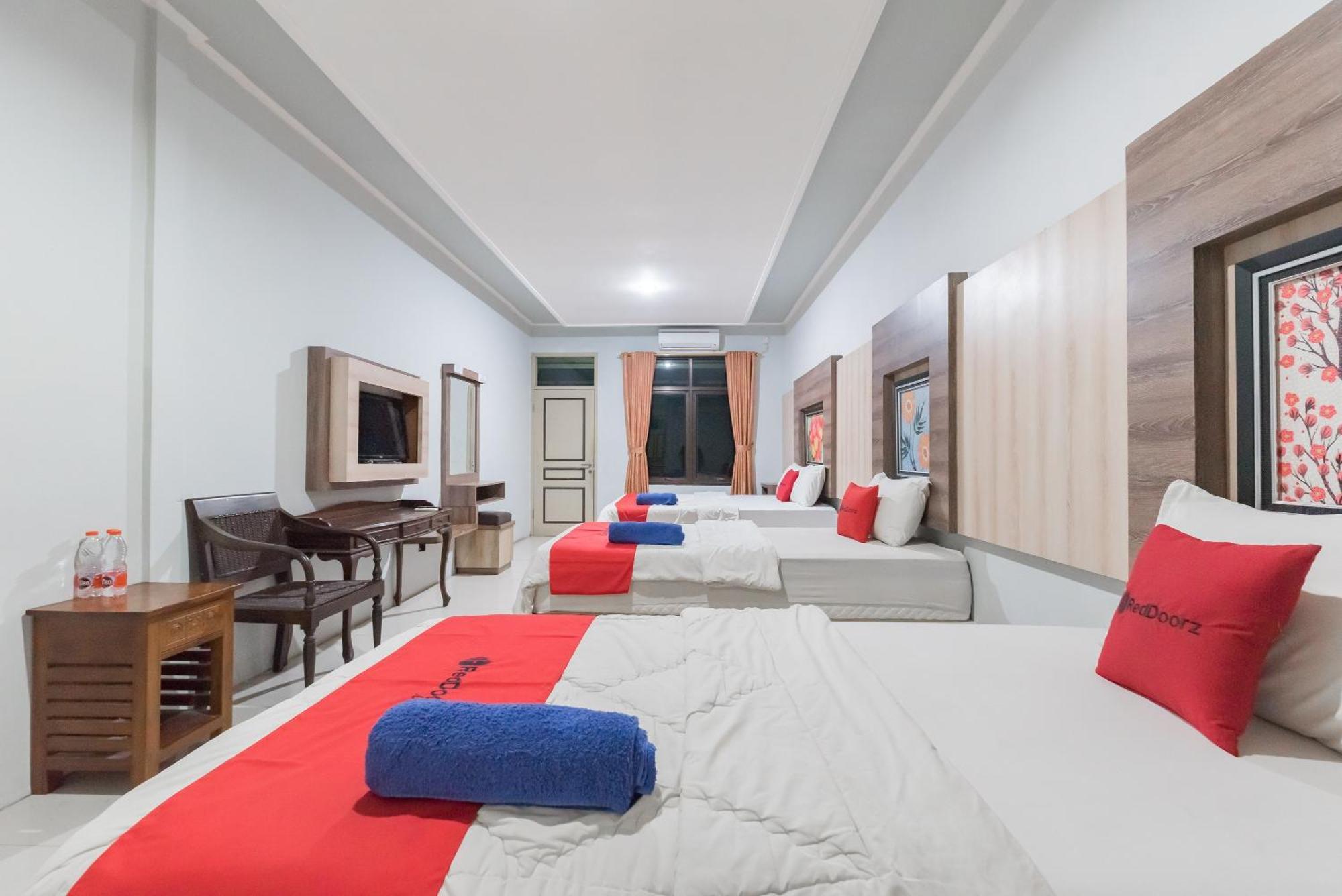 Reddoorz Resort Premium @ Sangkan Hurip Kuningan Exteriör bild