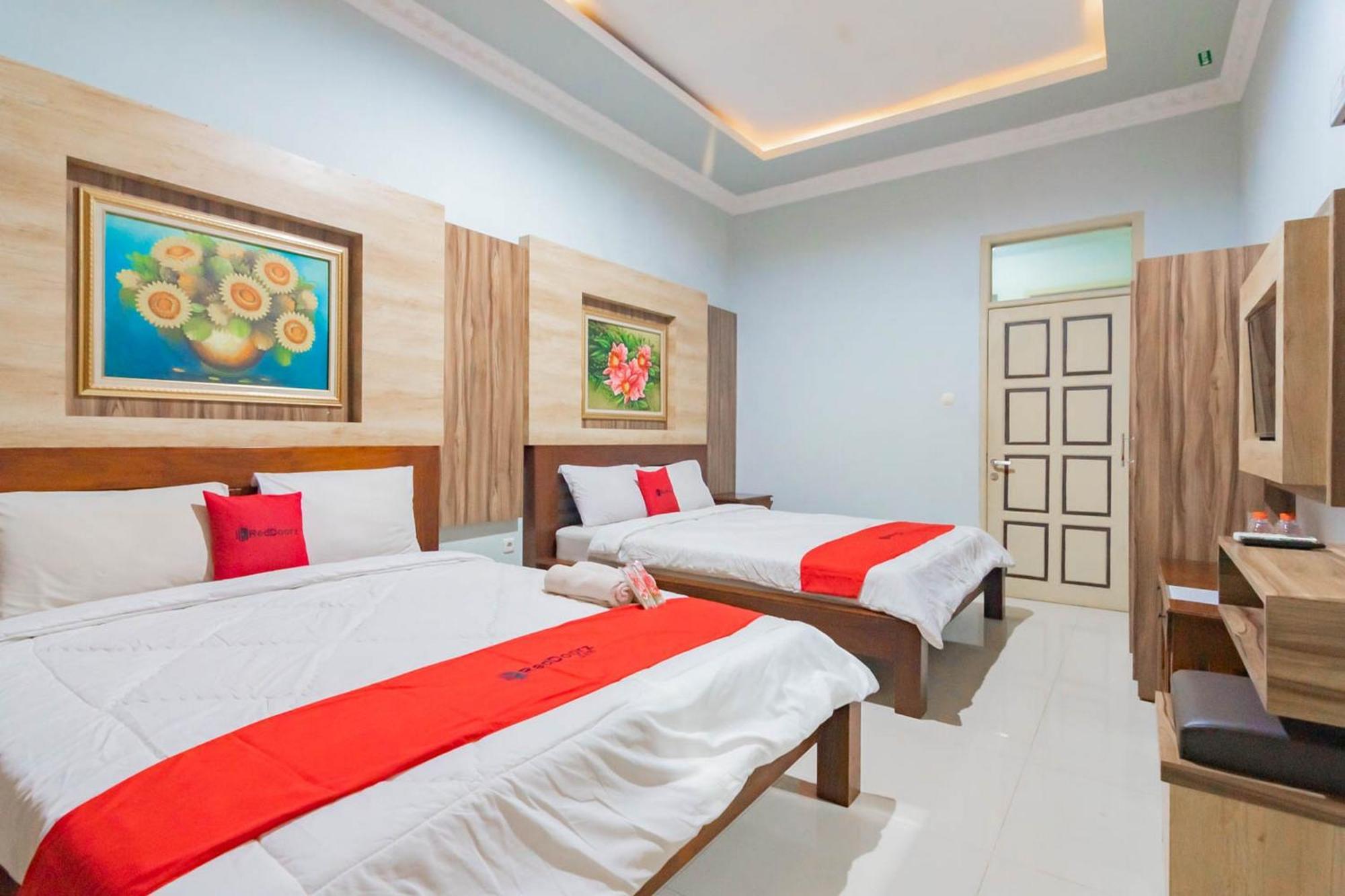 Reddoorz Resort Premium @ Sangkan Hurip Kuningan Exteriör bild