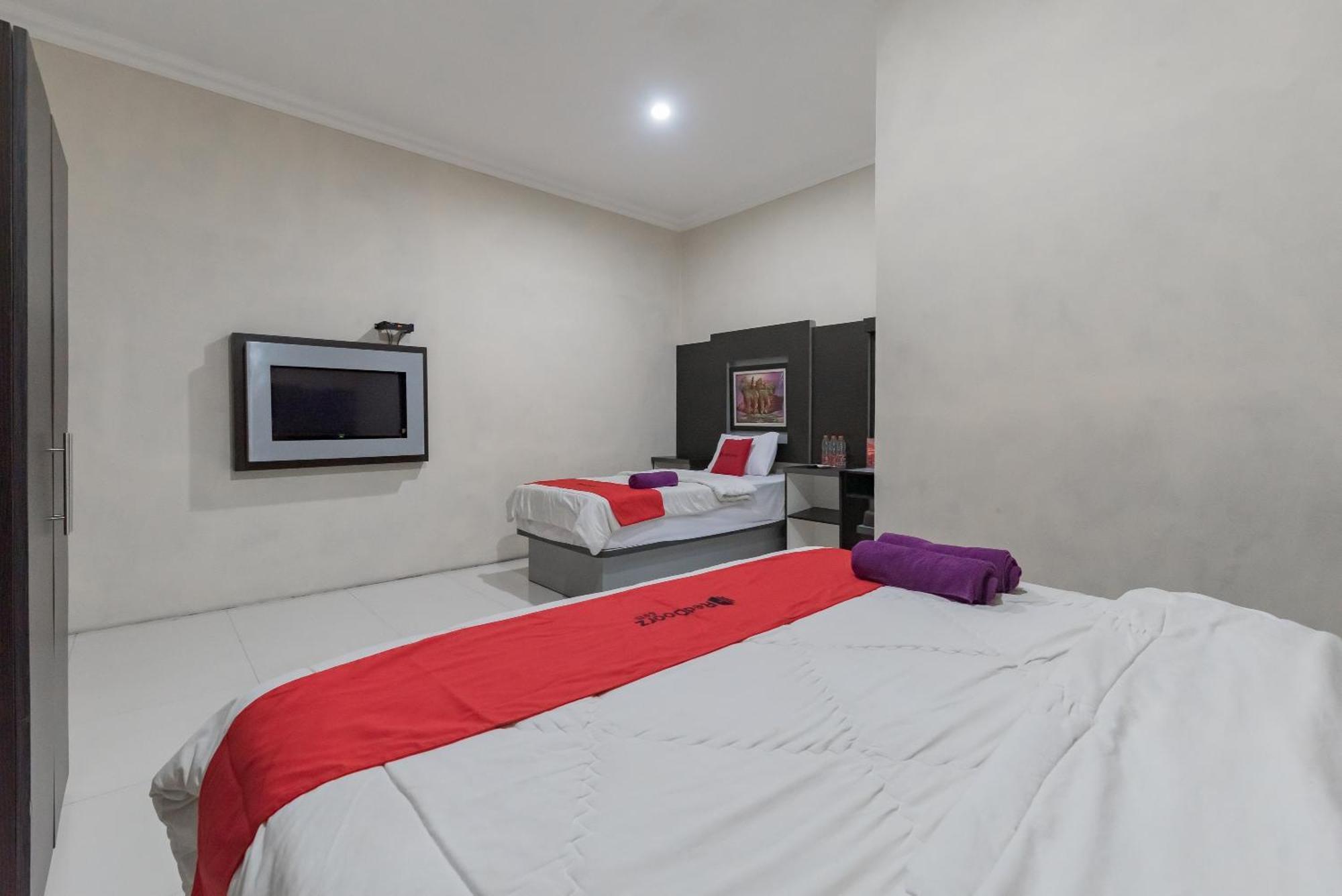 Reddoorz Resort Premium @ Sangkan Hurip Kuningan Exteriör bild