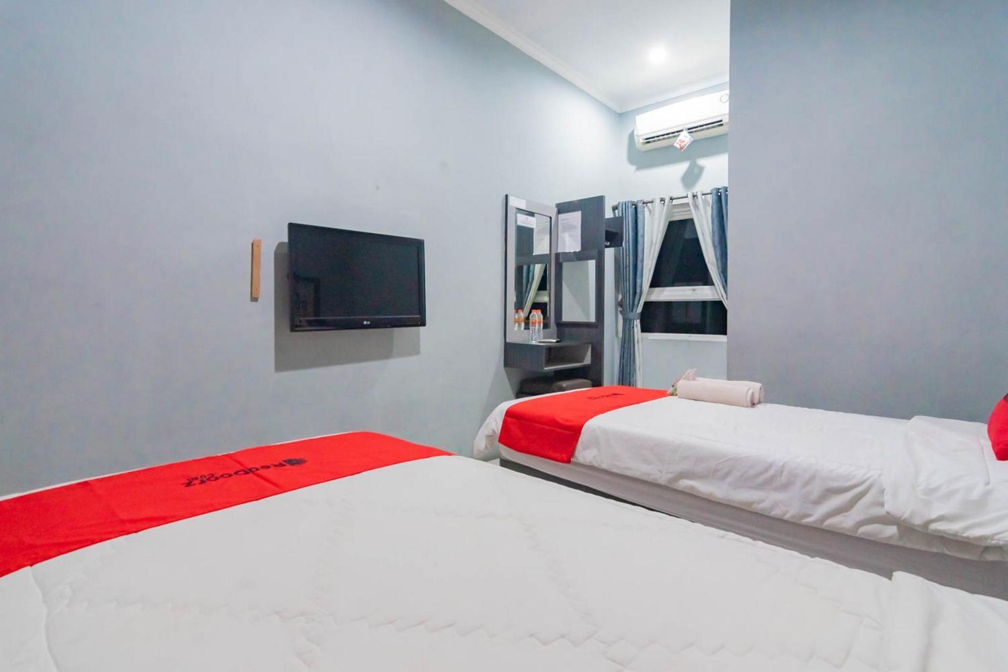 Reddoorz Resort Premium @ Sangkan Hurip Kuningan Exteriör bild