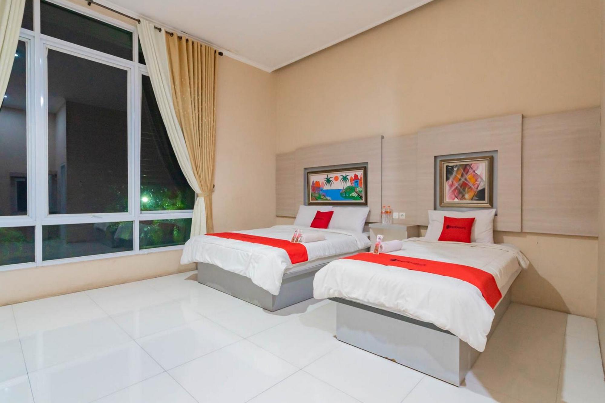Reddoorz Resort Premium @ Sangkan Hurip Kuningan Exteriör bild