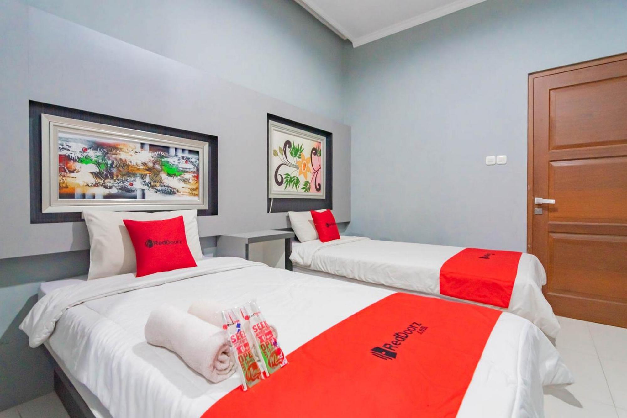 Reddoorz Resort Premium @ Sangkan Hurip Kuningan Exteriör bild