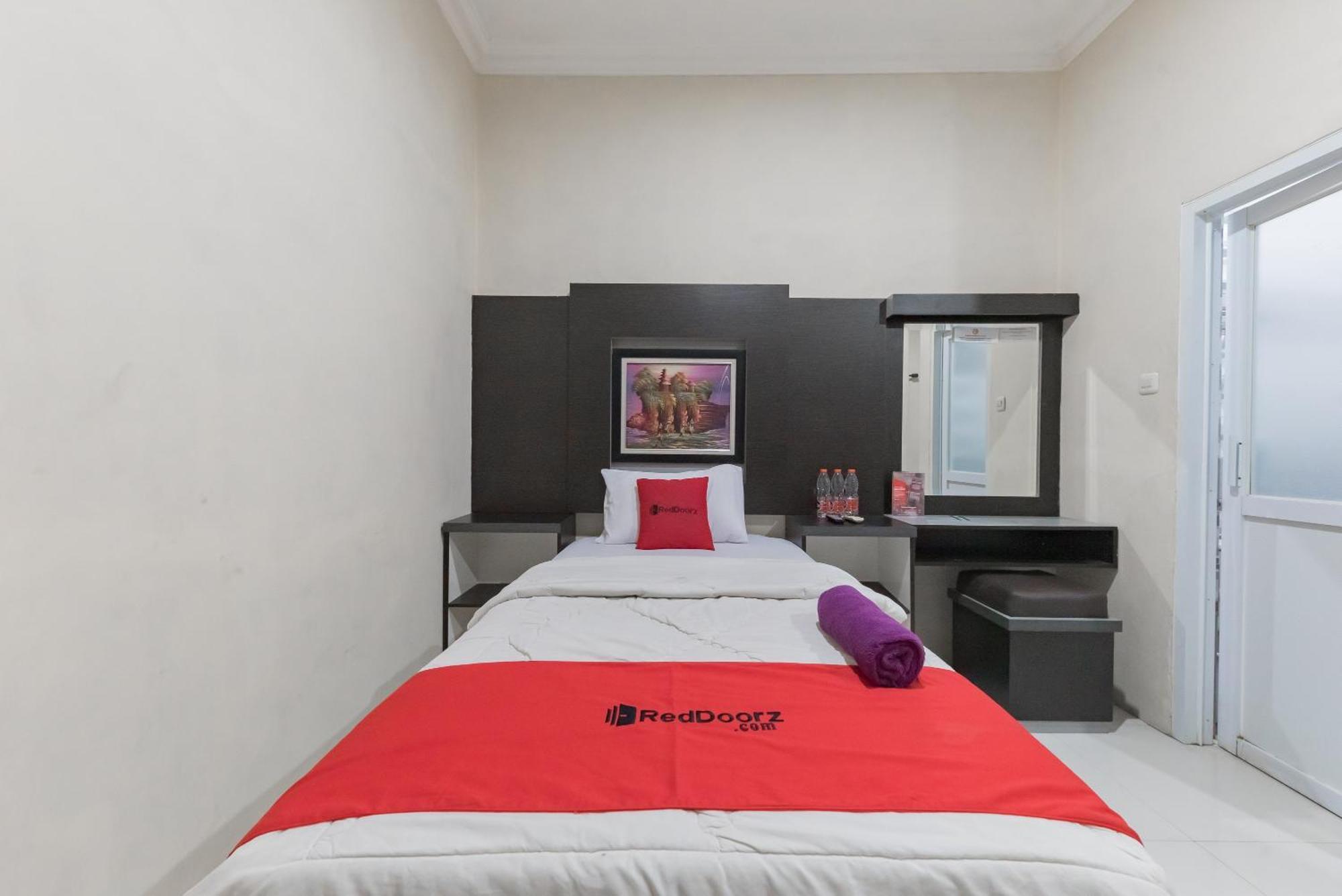 Reddoorz Resort Premium @ Sangkan Hurip Kuningan Exteriör bild
