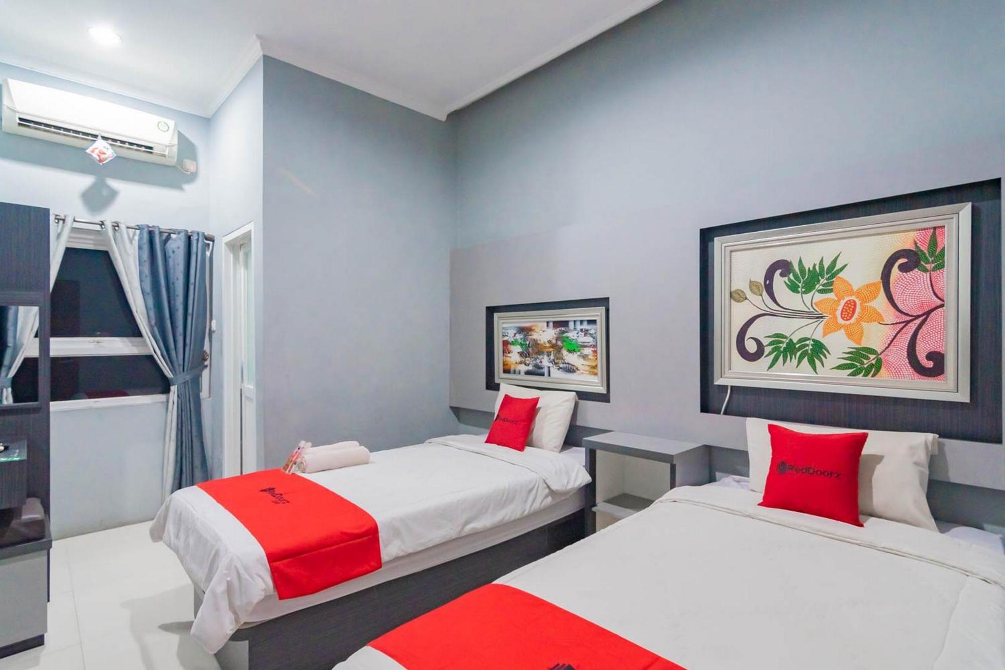 Reddoorz Resort Premium @ Sangkan Hurip Kuningan Exteriör bild